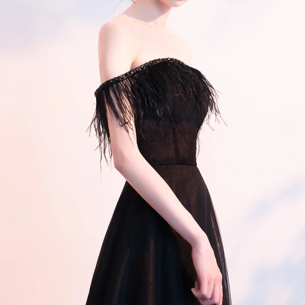 Elegante Schwarz Abendkleider 2018 A Linie Off Shoulder Kurze Ärmel Perlenstickerei Feder Sweep / Pinsel Zug Rückenfreies Festliche Kleider