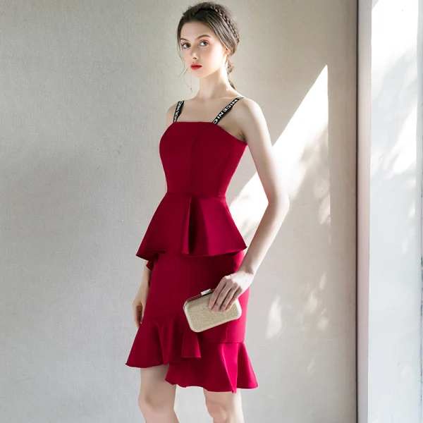 Modern / Fashion Burgundy Homecoming Graduation Dresses 2018 Shoulders Sleeveless Knee-Length Ruffle Backless Formal Dresses