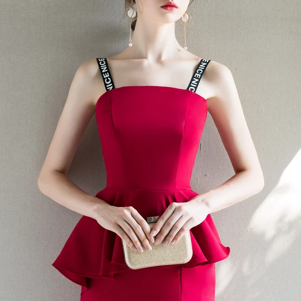 Modern / Fashion Burgundy Homecoming Graduation Dresses 2018 Shoulders Sleeveless Knee-Length Ruffle Backless Formal Dresses