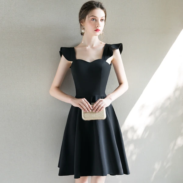 Chic / Belle Noire de retour Robe De Graduation 2018 Princesse Unique épaules Courte Volants Dos Nu Robe De Ceremonie