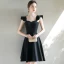 Chic / Belle Noire de retour Robe De Graduation 2018 Princesse Unique épaules Courte Volants Dos Nu Robe De Ceremonie