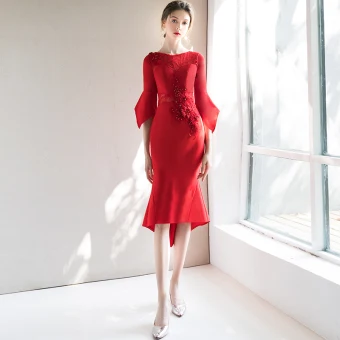 Élégant Rouge Robe De Soirée 2018 Trompette Sirène Encolure Dégagée 3 4 Manches Appliques En Dentelle Faux Diamant Perle Asymétrique Volants Robe De Ceremonie