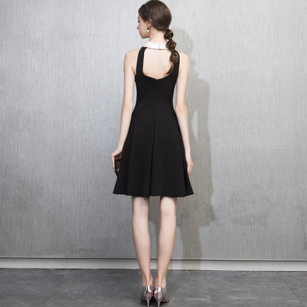 Modern / Fashion Black Homecoming Graduation Dresses 2018 A-Line / Princess Scoop Neck Sleeveless Short Ruffle Backless Formal Dresses