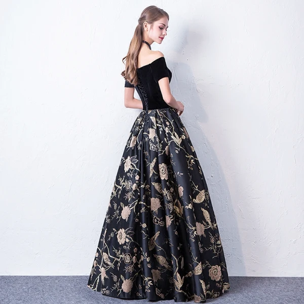 Modest / Simple Black Prom Dresses 2017 A-Line / Princess Off-The-Shoulder Short Sleeve Embroidered Floor-Length / Long Backless Formal Dresses