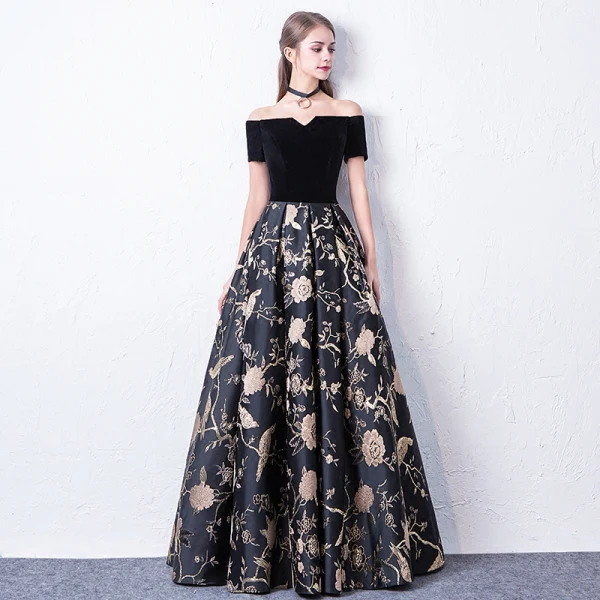 Modest / Simple Black Prom Dresses 2017 A-Line / Princess Off-The-Shoulder Short Sleeve Embroidered Floor-Length / Long Backless Formal Dresses