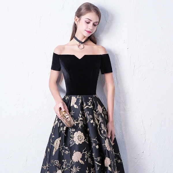 Modest / Simple Black Prom Dresses 2017 A-Line / Princess Off-The-Shoulder Short Sleeve Embroidered Floor-Length / Long Backless Formal Dresses