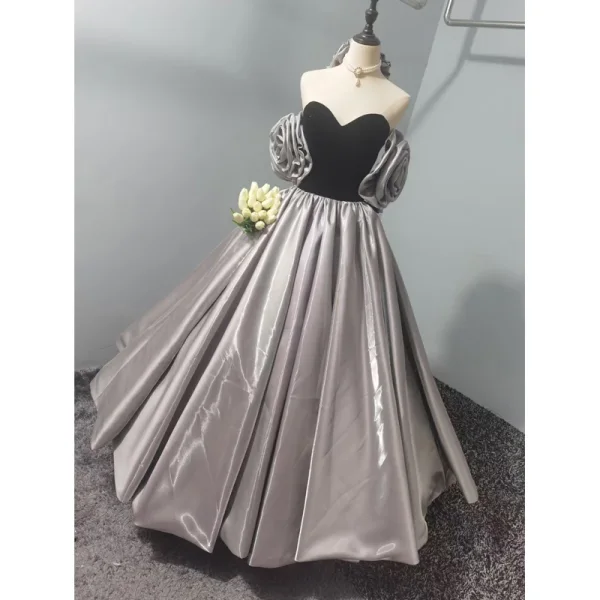 Elegant Silver Grey Ruffle Prom Dresses 2023 Ball Gown Strapless Sleeveless Backless Floor-Length / Long Prom Formal Dresses