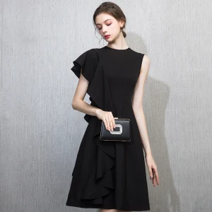 Chic Belle Noire De Retour Robe De Graduation 2018 Princesse Encolure Dégagée Une Épaule Manches Courtes Courte Volants Robe De Ceremonie