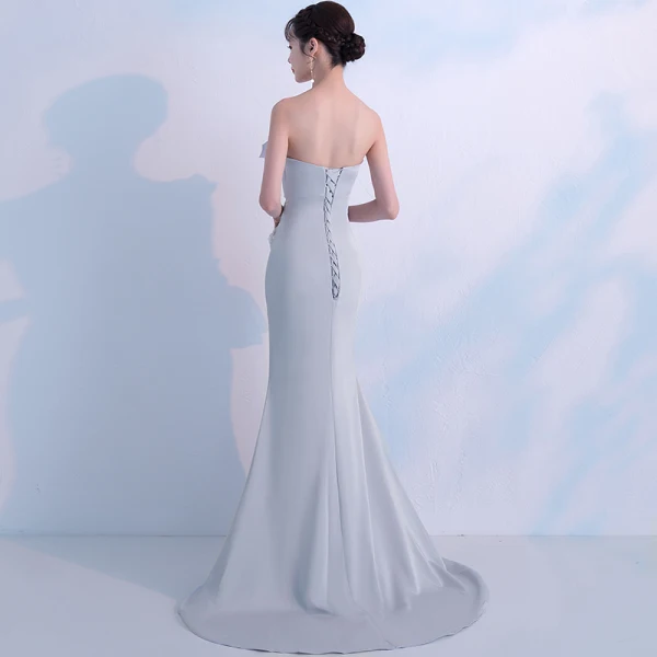 Elegante Grau Abendkleider 2018 Meerjungfrau Bandeau Ärmellos Sweep / Pinsel Zug Rüschen Rückenfreies Festliche Kleider