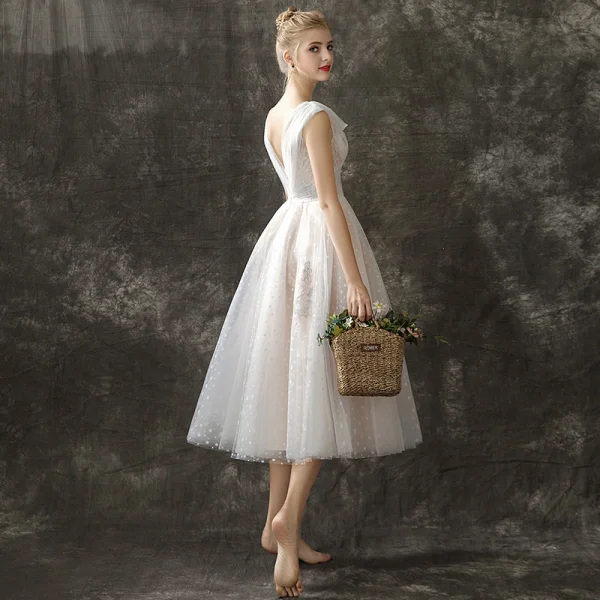 Modern / Fashion Champagne Prom Dresses 2018 A-Line / Princess Scoop Neck Sleeveless Embroidered Spotted Tulle Tea-length Ruffle Backless Formal Dresses