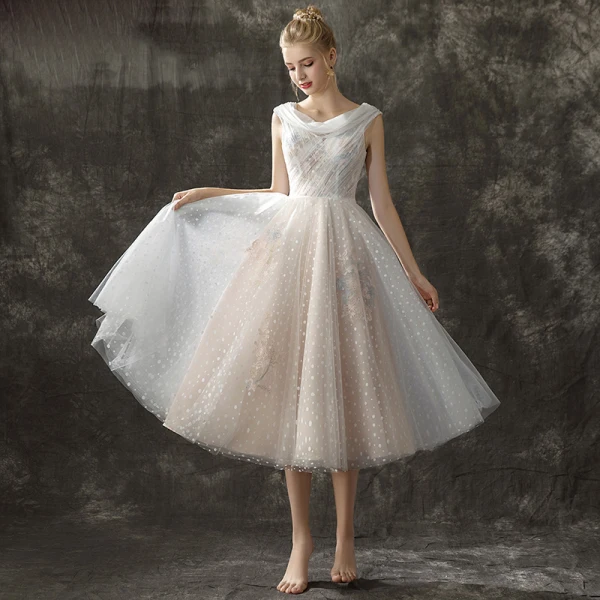 Modern / Fashion Champagne Prom Dresses 2018 A-Line / Princess Scoop Neck Sleeveless Embroidered Spotted Tulle Tea-length Ruffle Backless Formal Dresses