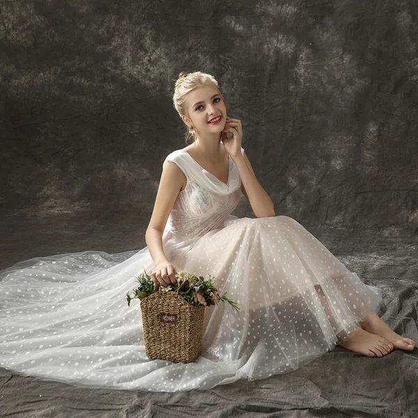 Modern / Fashion Champagne Prom Dresses 2018 A-Line / Princess Scoop Neck Sleeveless Embroidered Spotted Tulle Tea-length Ruffle Backless Formal Dresses