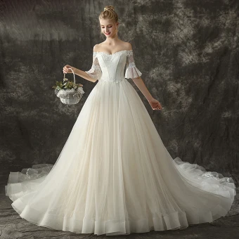 Fine Champagne Brudekjoler 2018 Ballkjole Av Skulderen 1 2 Ermer Ryggløse Appliques Blonder Glitter Paljetter Cathedral Train Buste