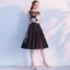 Modest / Simple Black White Homecoming Graduation Dresses 2017 A-Line / Princess Scoop Neck Sleeveless Appliques Lace Knee-Length Backless Formal Dresses