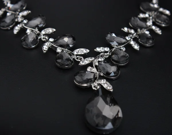 Vintage / Retro Dark Green Crystal Rhinestone Prom Necklaces 2023 Alloy Accessories