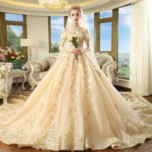 Lyx Champagne Bröllopsklänningar 2018 Balklänning Spaghettiband Pösigt Korta Ärm Halterneck Appliqués Spets Beading Pärla Cathedral Train Ruffle