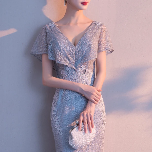 Chic / Belle Gris Robe De Soirée 2018 Trompette / Sirène V-Cou Manches Courtes Appliques En Dentelle Longue Dos Nu Robe De Ceremonie