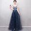 Illusion Bleu Marine Transparentes Robe De Bal 2018 Princesse V-Cou Sans Manches Appliques En Dentelle Perle Glitter Paillettes Ceinture Longue Volants Dos Nu Robe De Ceremonie
