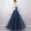 Illusion Bleu Marine Transparentes Robe De Bal 2018 Princesse V-Cou Sans Manches Appliques En Dentelle Perle Glitter Paillettes Ceinture Longue Volants Dos Nu Robe De Ceremonie