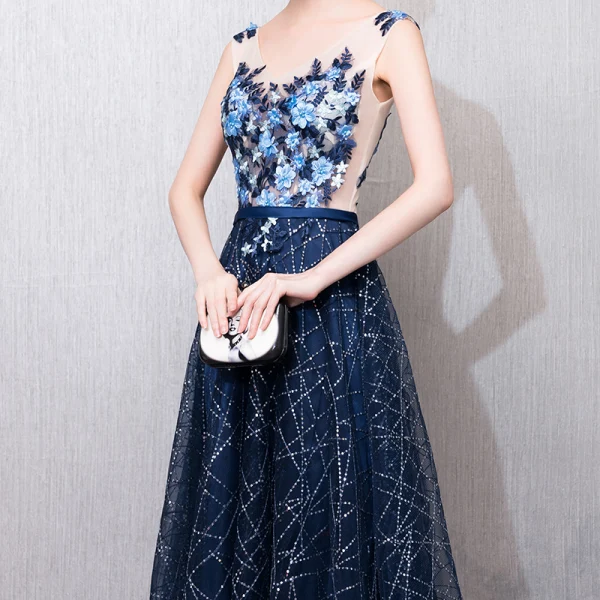 Illusion Bleu Marine Transparentes Robe De Bal 2018 Princesse V-Cou Sans Manches Appliques En Dentelle Perle Glitter Paillettes Ceinture Longue Volants Dos Nu Robe De Ceremonie