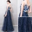 Illusion Bleu Marine Transparentes Robe De Bal 2018 Princesse V-Cou Sans Manches Appliques En Dentelle Perle Glitter Paillettes Ceinture Longue Volants Dos Nu Robe De Ceremonie