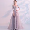 Seksowne Szary Przezroczyste Sukienki Na Bal 2018 Princessa Przy Ramieniu Kótkie Rękawy Aplikacje Z Koronki Rhinestone Trenem Sweep Wzburzyć Sukienki Wizytowe