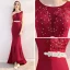 Chic / Belle Bordeaux Robe De Soirée 2018 Trompette / Sirène Encolure Dégagée Sans Manches Appliques En Dentelle Faux Diamant Train De Balayage Volants Robe De Ceremonie