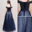Luxus / Herrlich Marineblau Ballkleider 2018 A Linie Off Shoulder Kurze Ärmel Perlenstickerei Pailletten Stoffgürtel Lange Rüschen Rückenfreies Festliche Kleider