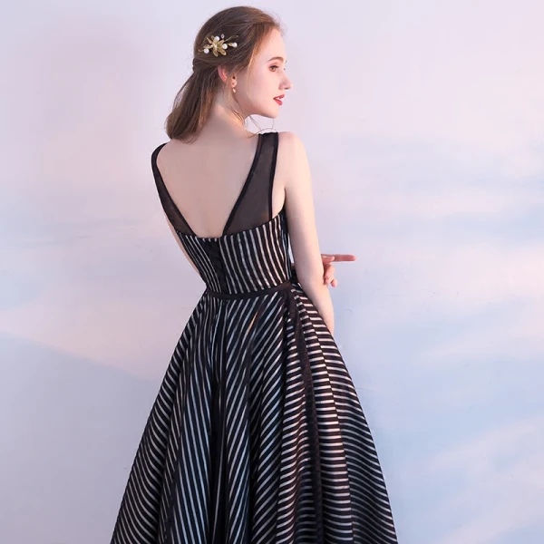 Modest / Simple Black White Striped Homecoming Graduation Dresses 2017 A-Line / Princess Scoop Neck Sleeveless Sash Tea-length Backless Formal Dresses Modest / Simple Black White Striped Homecoming Graduation Dresses 2017 A-Line / Princess Scoop Neck Sleeveless Sash Tea-length Backless Formal Dresses