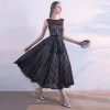 Modest / Simple Black White Striped Homecoming Graduation Dresses 2017 A-Line / Princess Scoop Neck Sleeveless Sash Tea-length Backless Formal Dresses