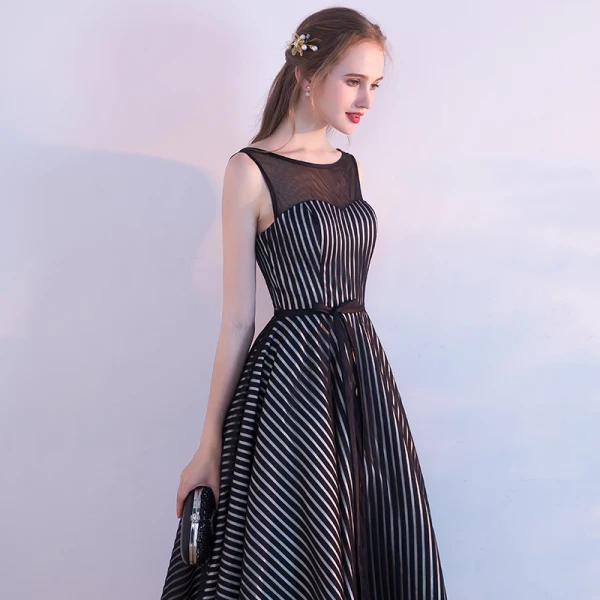 Modest / Simple Black White Striped Homecoming Graduation Dresses 2017 A-Line / Princess Scoop Neck Sleeveless Sash Tea-length Backless Formal Dresses