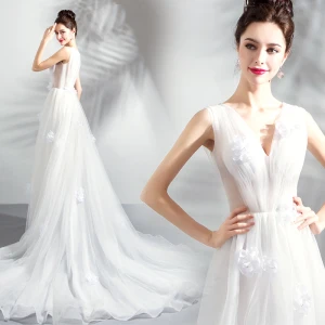 Charmant Ivoire Organza Robe De Mariée 2018 Princesse V Cou Sans Manches Appliques Fleur Chapel Train Volants