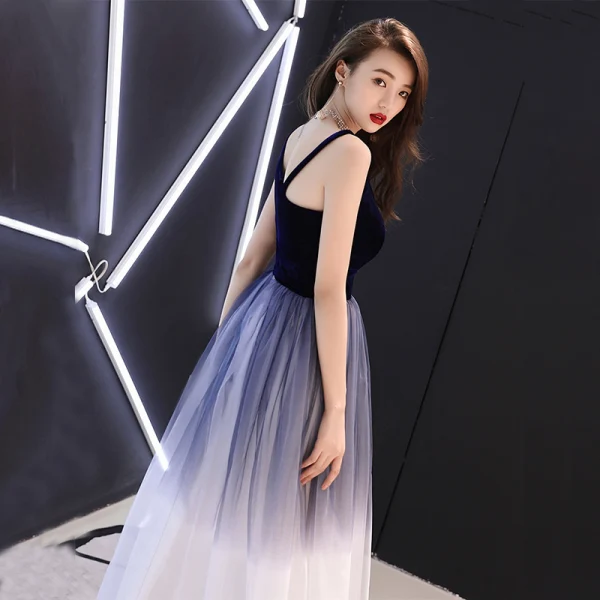 Abordable Bleu Marine Robe De Bal 2018 Princesse Unique épaules Sans Manches Longue Volants Dos Nu Robe De Ceremonie