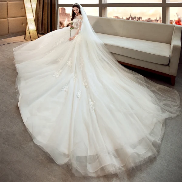 Chic / Belle Ivoire Robe De Mariée 2018 Princesse Transparentes Encolure Dégagée Manches Longues Dos Nu Appliques En Dentelle Perlage Perle Cathedral Train Volants