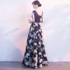 Chic / Beautiful Navy Blue Prom Dresses 2017 A-Line / Princess Amazing / Unique V-Neck Sleeveless Appliques Lace Rhinestone Floor-Length / Long Backless Formal Dresses