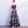 Chic / Beautiful Navy Blue Prom Dresses 2017 A-Line / Princess Amazing / Unique V-Neck Sleeveless Appliques Lace Rhinestone Floor-Length / Long Backless Formal Dresses