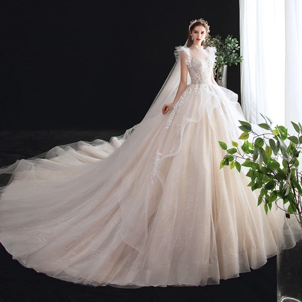 Chic / Belle Transparentes Champagne Robe De Mariée 2020 Robe Boule Col Haut Sans Manches Dos Nu Appliques En Dentelle Perlage Cathedral Train Volants
