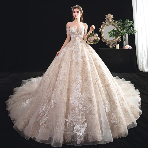 Schöne Champagner Durchsichtige Brautkleider / Hochzeitskleider 2020 Ballkleid Off Shoulder Kurze Ärmel Rückenfreies Perlenstickerei Quaste Applikationen Spitze Kathedrale Schleppe Rüschen