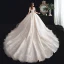 Chic / Belle Champagne Robe De Mariée 2020 Robe Boule De l'épaule Manches Courtes Dos Nu Appliques En Dentelle Perlage Cathedral Train Volants
