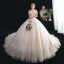 Chic / Belle Champagne Robe De Mariée 2020 Robe Boule De l'épaule Manches Courtes Dos Nu Appliques En Dentelle Perlage Cathedral Train Volants
