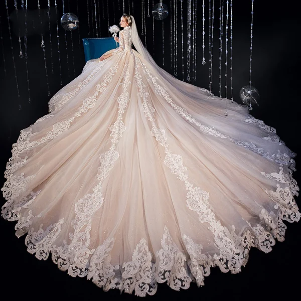Vintage Muslimisches Champagner Brautkleider / Hochzeitskleider 2020 Ballkleid Stehkragen 3/4 Ärmel Durchbohrt Applikationen Spitze Kathedrale Schleppe Rüschen