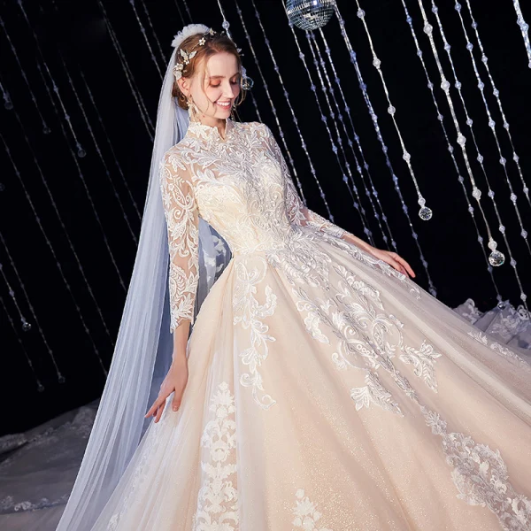 Vintage Muslimisches Champagner Brautkleider / Hochzeitskleider 2020 Ballkleid Stehkragen 3/4 Ärmel Durchbohrt Applikationen Spitze Kathedrale Schleppe Rüschen