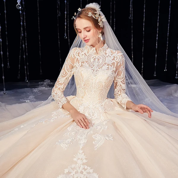 Vintage Muslimisches Champagner Brautkleider / Hochzeitskleider 2020 Ballkleid Stehkragen 3/4 Ärmel Durchbohrt Applikationen Spitze Kathedrale Schleppe Rüschen