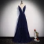 Elegante Marineblau Abendkleider 2020 A Linie Tiefer V-Ausschnitt Ärmellos Glanz Polyester Sweep / Pinsel Zug Rückenfreies Festliche Kleider