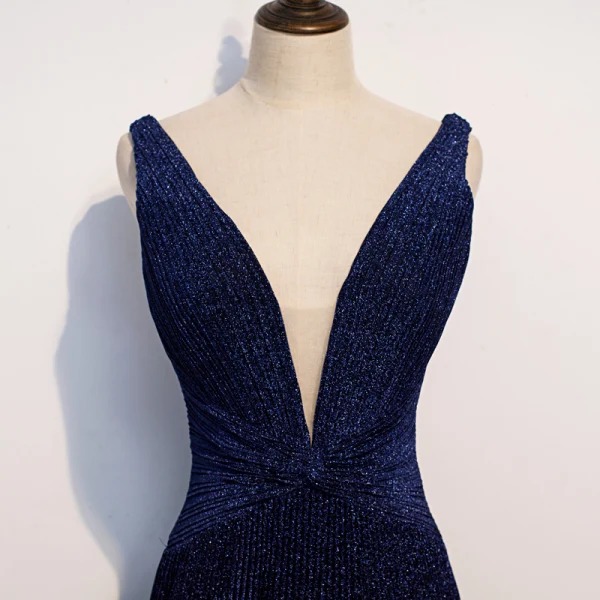 Elegante Marineblau Abendkleider 2020 A Linie Tiefer V-Ausschnitt Ärmellos Glanz Polyester Sweep / Pinsel Zug Rückenfreies Festliche Kleider
