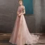 Haut de Gamme Perle Rose Robe De Soirée 2020 Princesse De l'épaule Manches Courtes Appliques En Dentelle Perlage Train De Balayage Volants Dos Nu Robe De Ceremonie