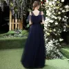 Erschwinglich Marineblau Brautjungfernkleider 2020 A Linie Applikationen Spitze Pailletten Lange Rüschen Kleider Für Hochzeit