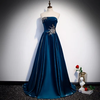 Mooie Prachtige Ink Blauw Satijn Avondjurken 2020 A Lijn Strapless Mouwloos Appliques Kant Kralen Lange Ruche Ruglooze Gelegenheid Jurken