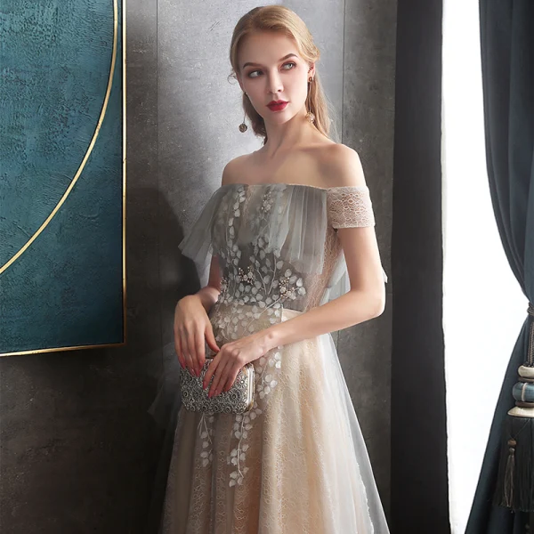 Eleganckie Szampan Koronkowe Sukienki Wieczorowe 2020 Princessa Przy Ramieniu Kótkie Rękawy Aplikacje Kwiat Frezowanie Długie Wzburzyć Bez Pleców Sukienki Wizytowe
