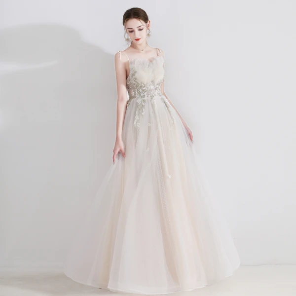 Charmant Champagne Robe De Soirée 2020 Princesse Bretelles Spaghetti Sans Manches Tachetée Tulle Appliques En Dentelle Perlage Longue Volants Dos Nu Robe De Ceremonie